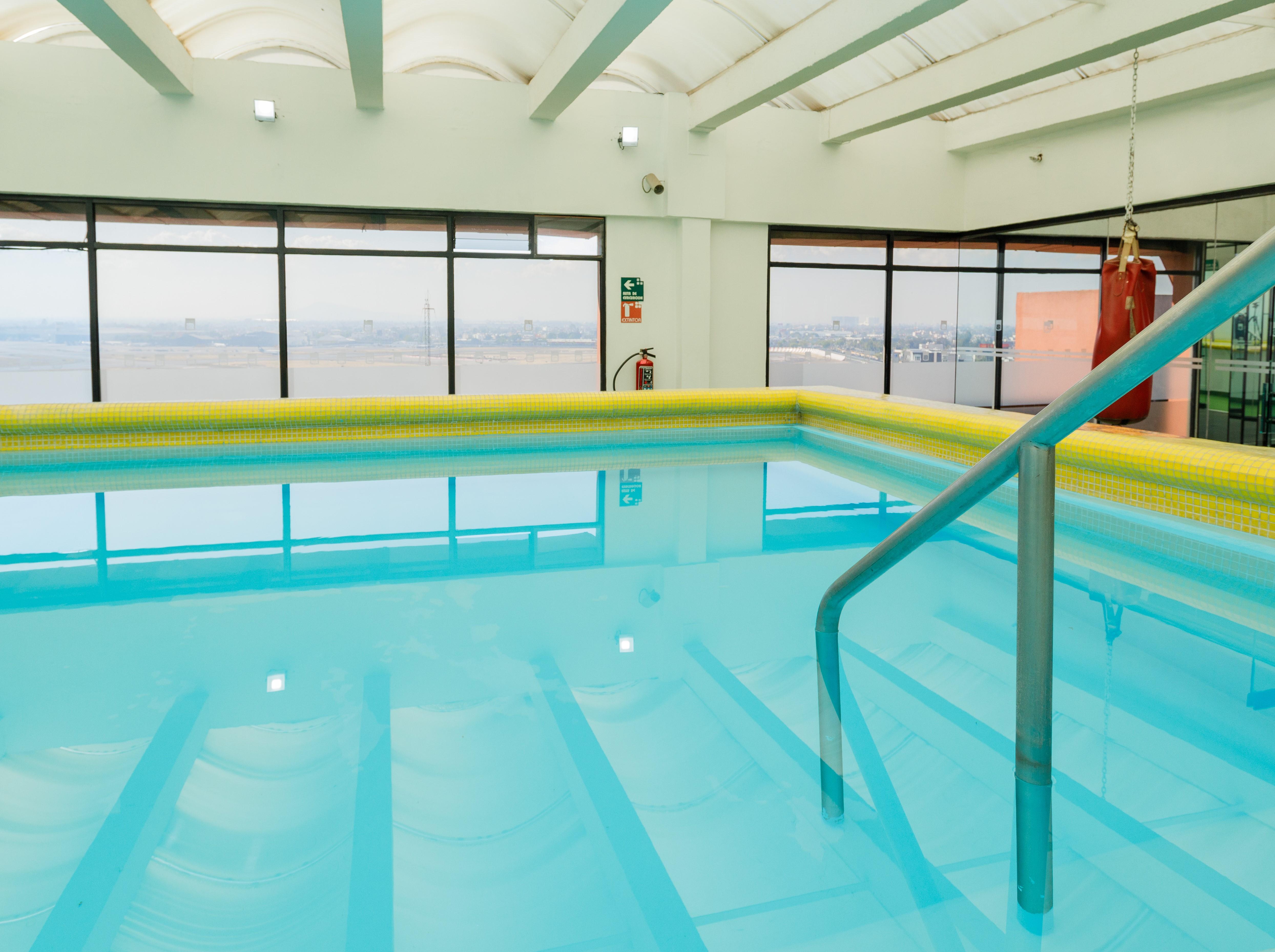 Camino Real Aeropuerto Hotel Mexico City Luaran gambar Swimming pool