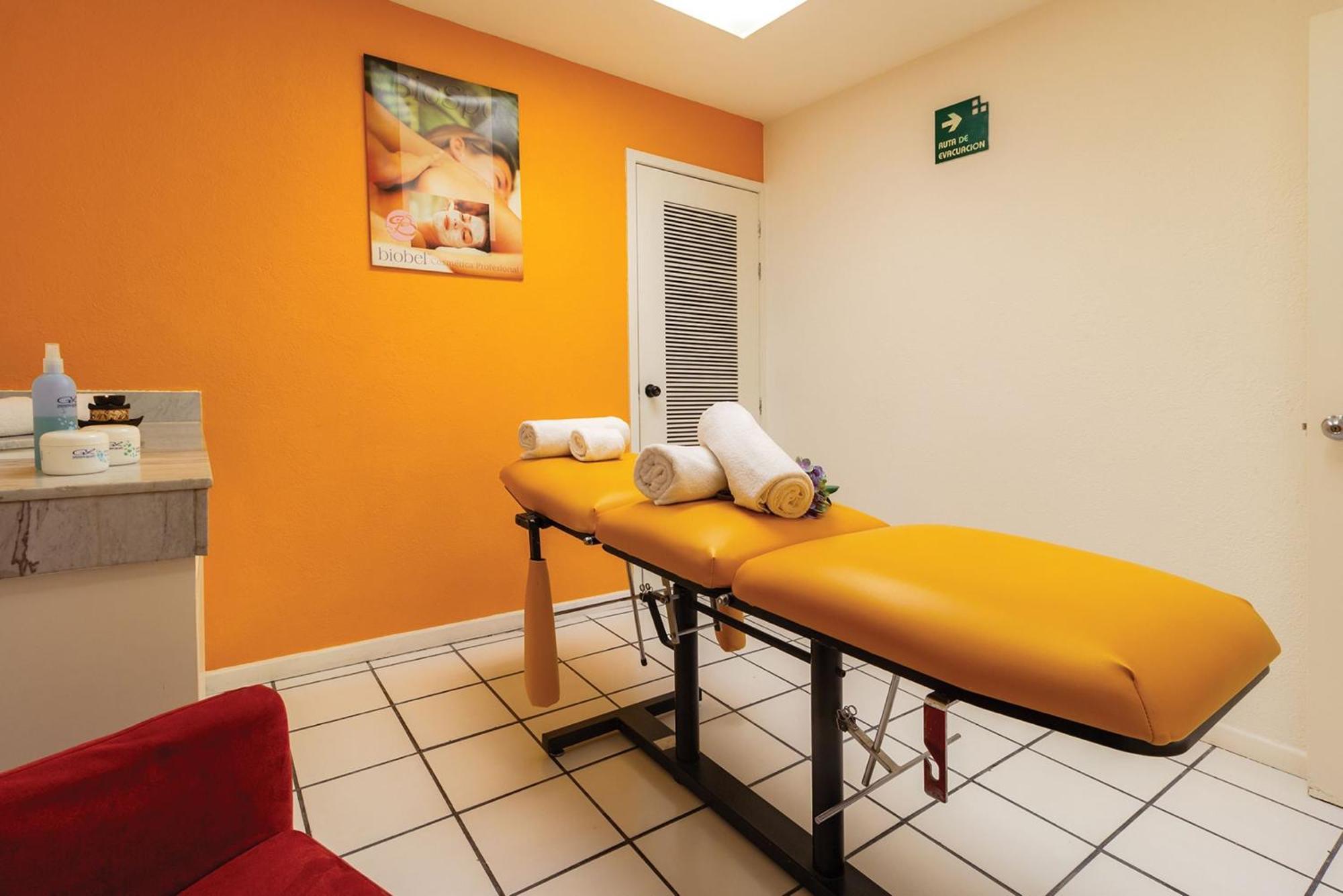 Camino Real Aeropuerto Hotel Mexico City Luaran gambar Chiropractic table
