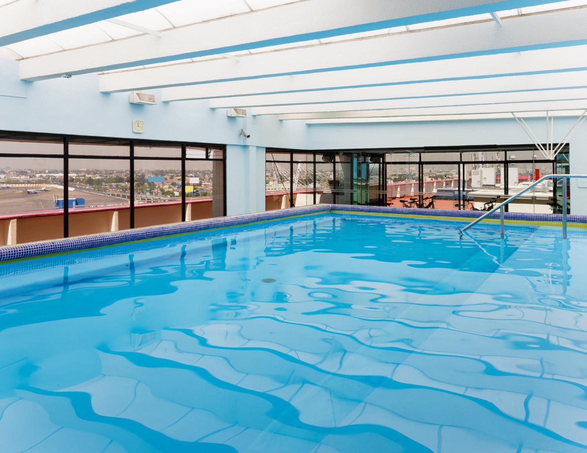 Camino Real Aeropuerto Hotel Mexico City Luaran gambar Swimming pool